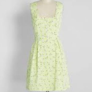 Modcloth Meet Me At Hanging Rock floral green white fit and flare dress sz Lg